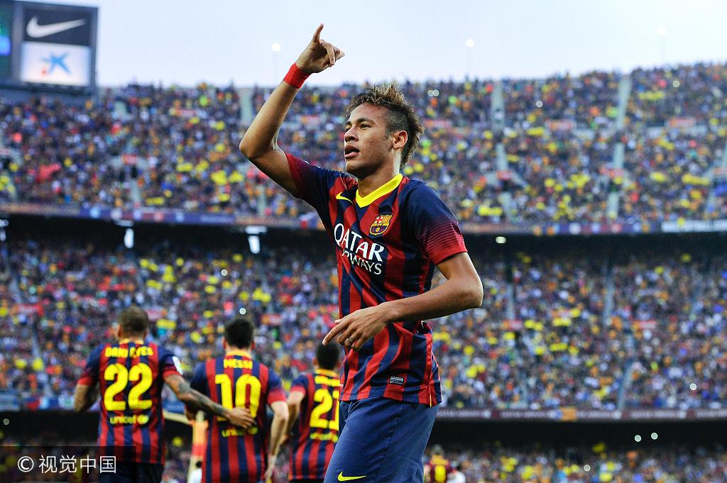 内马尔意外战胜西班牙队，刷新纪录引爆全场！观众掌声雷动的简单介绍