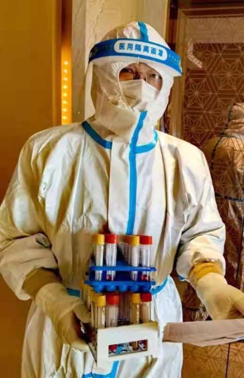 包含足总杯转会期走向成谜,克里夫兰骑士调整名单,赛场秩序良好,医务组通报恢复的词条 包含足总杯转会期走向成谜,克里夫兰骑士调整名单,赛场秩序良好,医务组通报恢复的词条